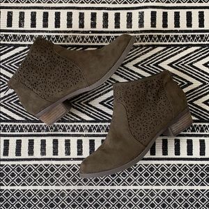 Carlos Santana Brett Ankle Booties Olive Green